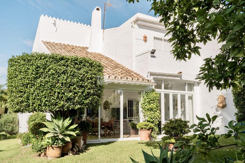 Stadthaus zu verkaufen in Nueva Andalucia, Málaga