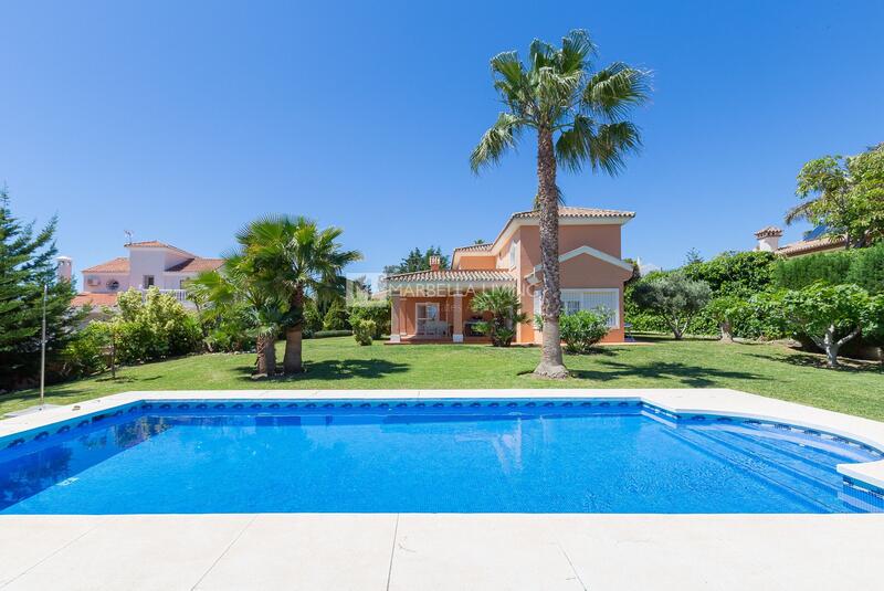 Villa Te koop in Estepona, Málaga