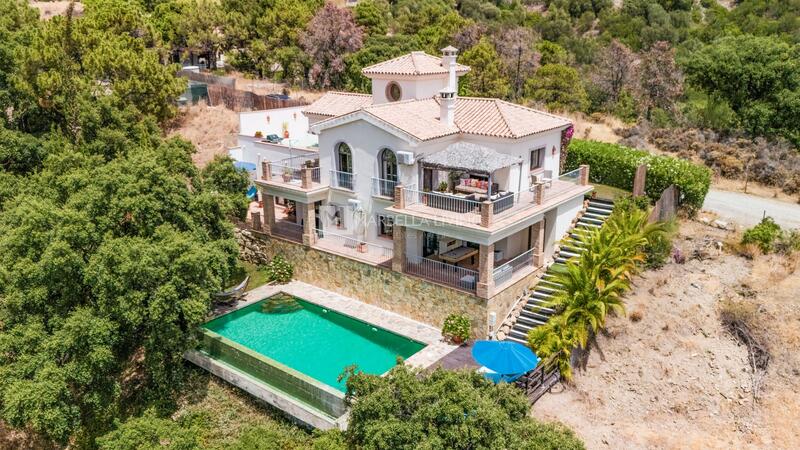 Villa for sale in Estepona, Málaga