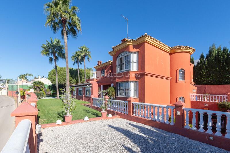 Villa for sale in Estepona, Málaga