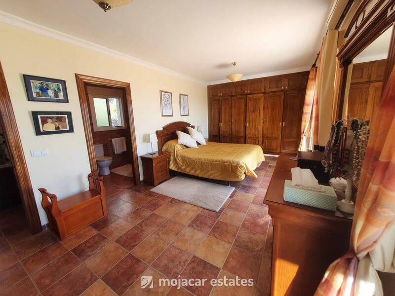 4 Cuarto Villa en venta