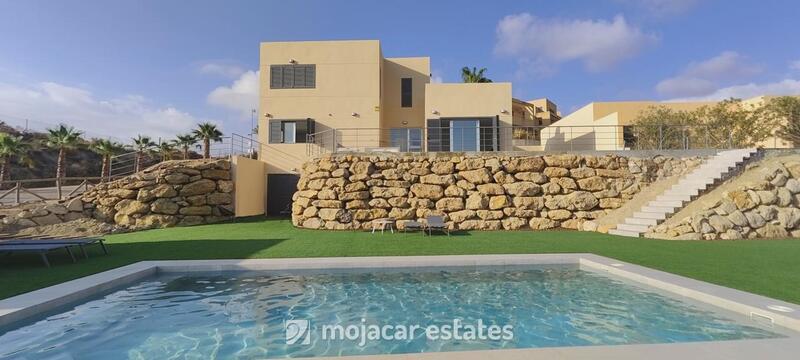 6 bedroom Villa for sale