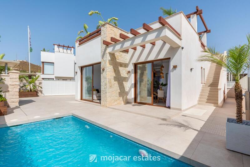 Villa en venta en Vera Playa, Almería
