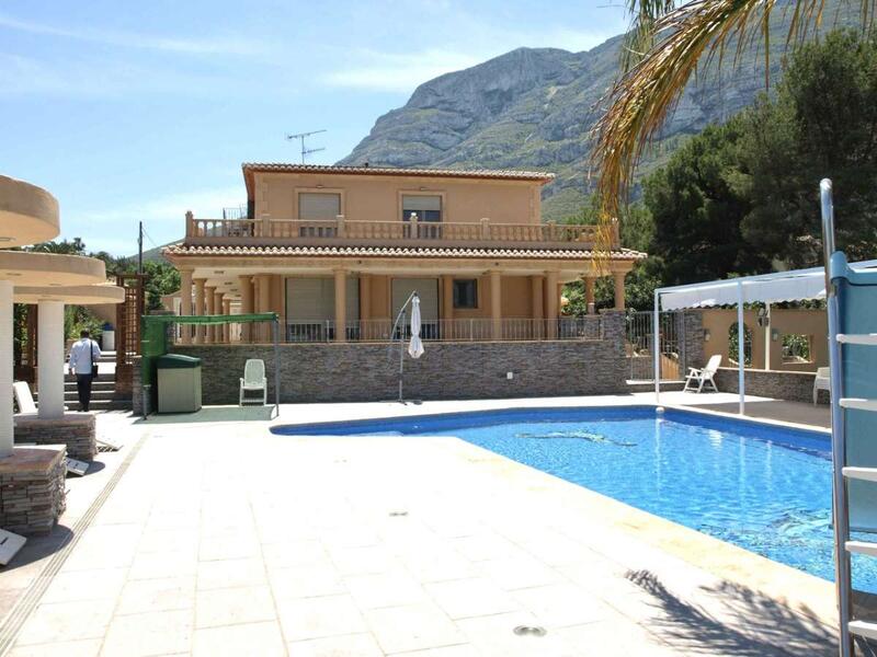 Villa en venta en Denia, Alicante