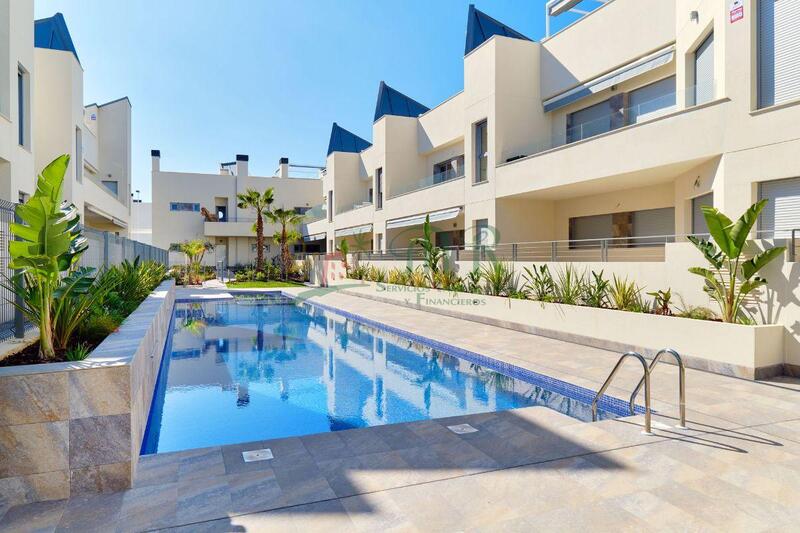 Villa en venta en Torrevieja, Alicante