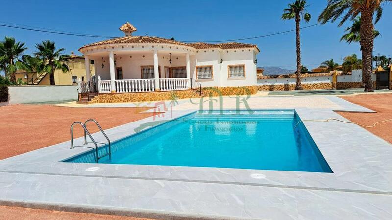 Villa til salgs i Catral, Alicante