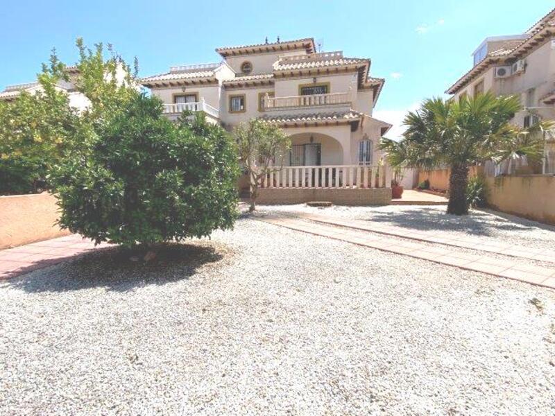 Villa til salgs i Cabo Roig, Alicante