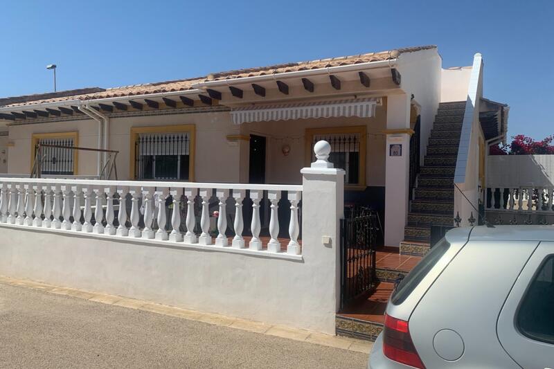 Villa till salu i La Zenia, Alicante