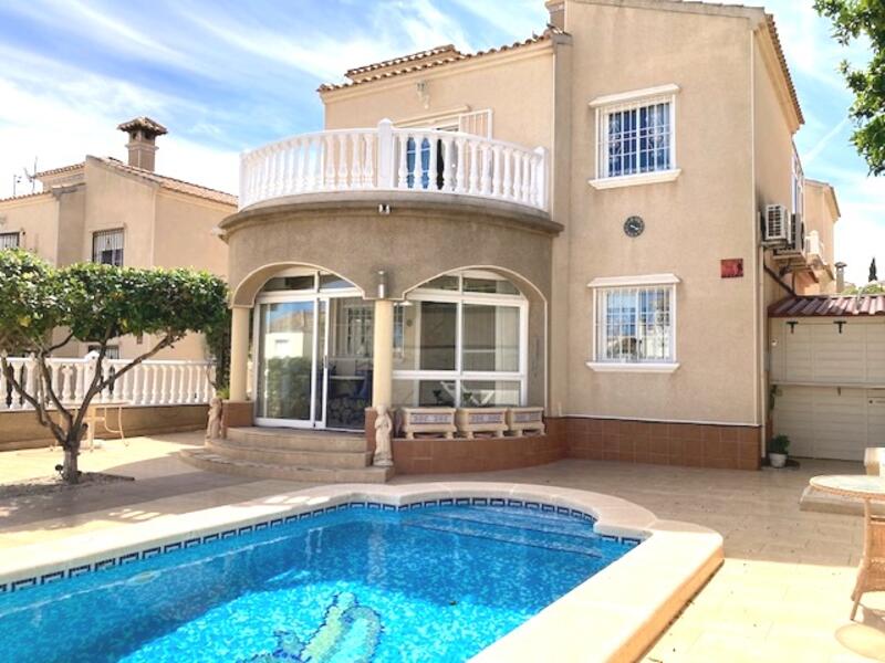 Villa for sale in Villamartin, Alicante