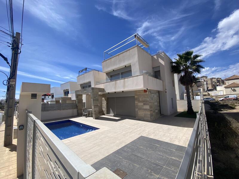 Villa en venta en Villamartin, Alicante