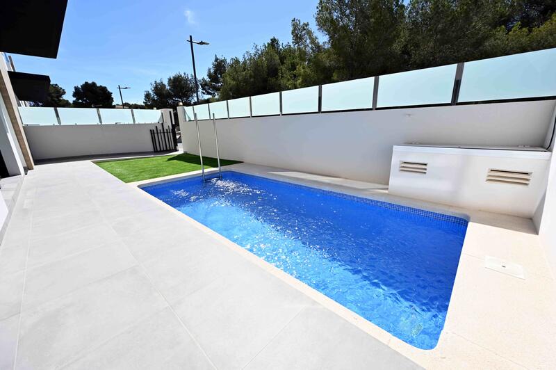 Villa till salu i Villamartin, Alicante