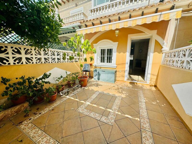 Villa à vendre dans Torrevieja, Alicante