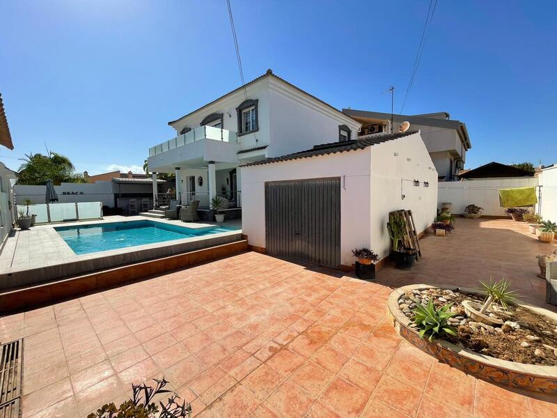 Villa till salu i Cabo Roig, Alicante