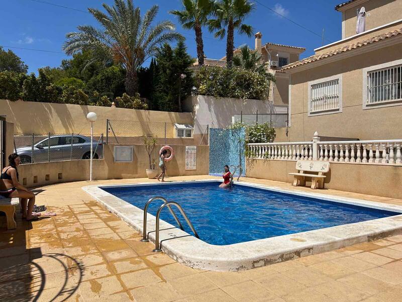 Villa en venta en Villamartin, Alicante