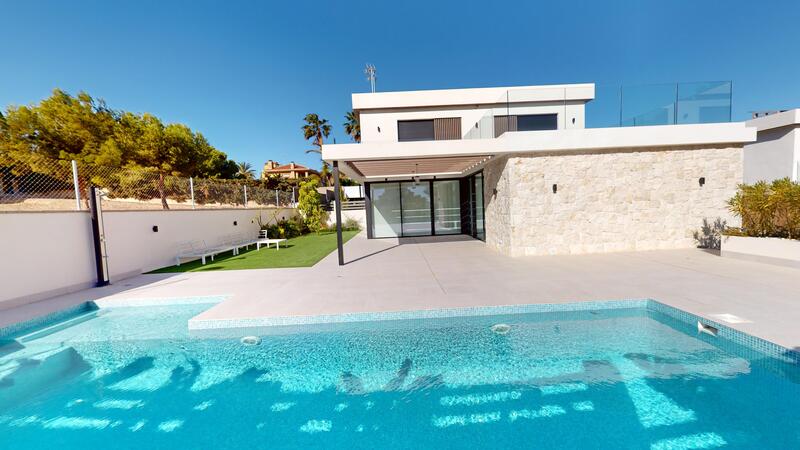 Villa en venta en Cabo Roig, Alicante