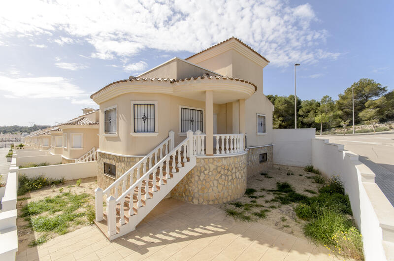 Villa for sale in Villamartin, Alicante