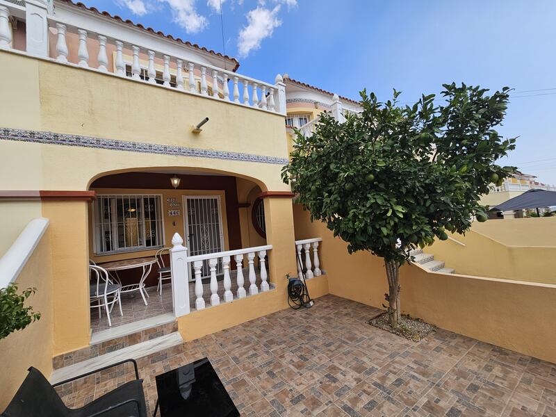 Villa en venta en Villamartin, Alicante