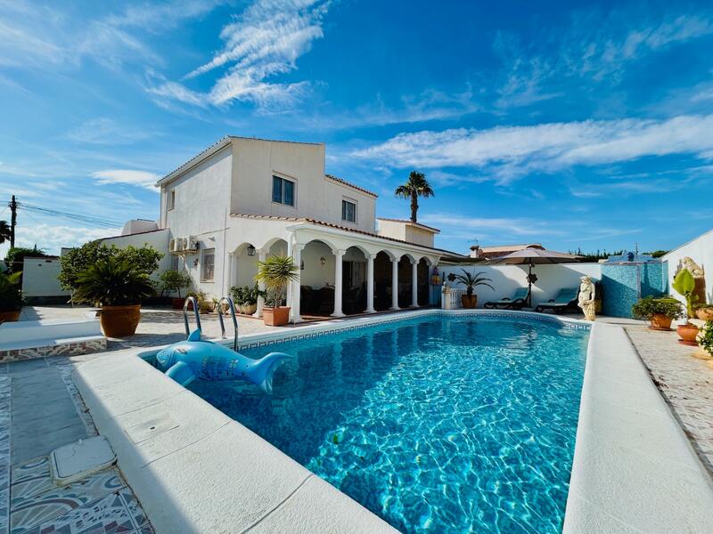 Villa à vendre dans Torrevieja, Alicante