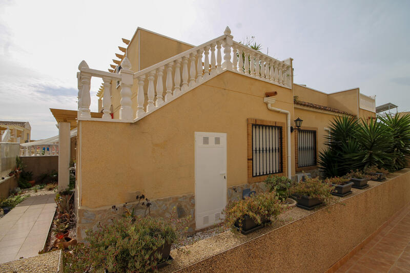 2 Cuarto Villa en venta