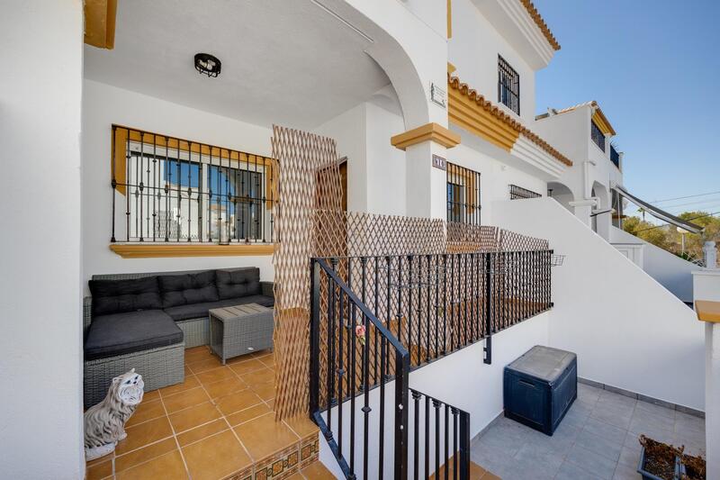 Villa til salgs i Playa Flamenca, Alicante