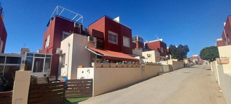 Villa til salgs i Villamartin, Alicante