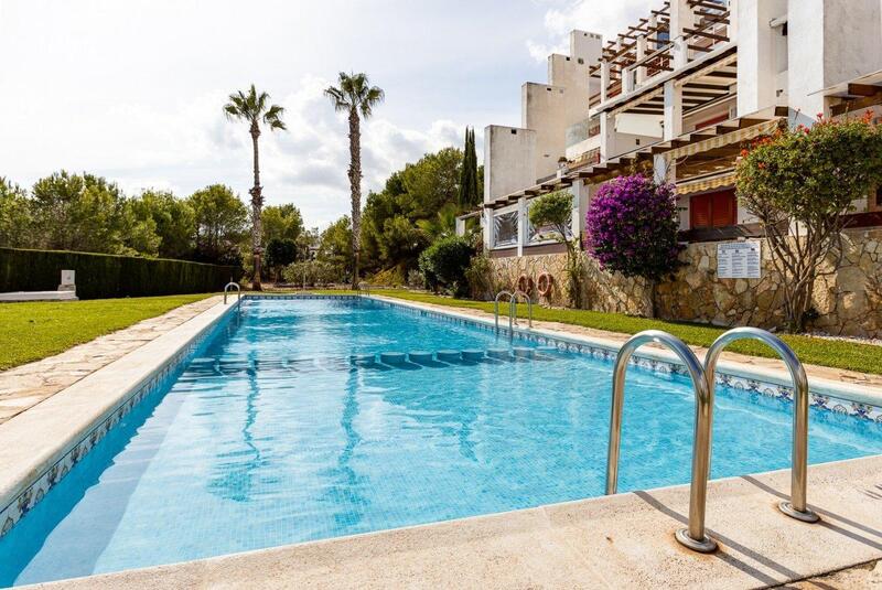 Apartamento en venta en Villamartin, Alicante