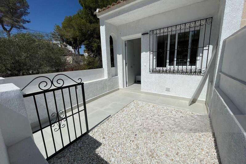 Villa till salu i Villamartin, Alicante