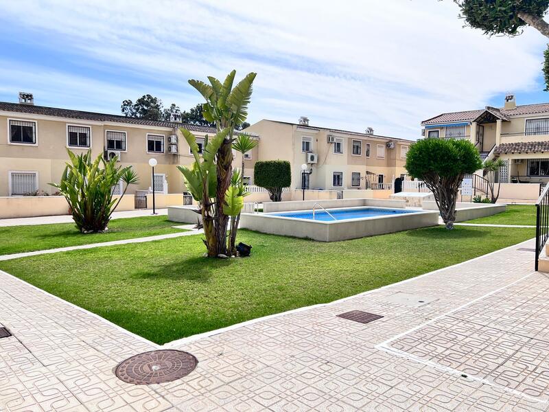 Apartment for sale in Villamartin, Alicante