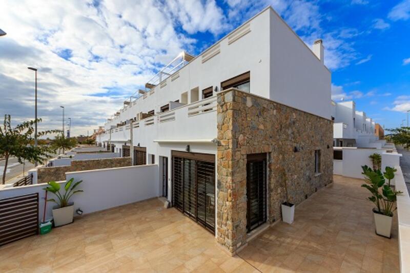 Villa en venta en Pilar de la Horadada, Alicante