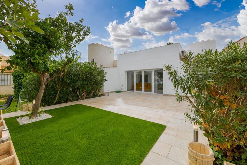 Villa for sale in La Zenia, Alicante