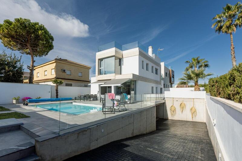 Villa til salgs i Torrevieja, Alicante