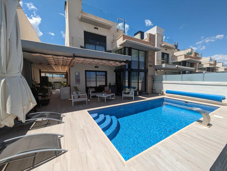 Villa til salgs i Cabo Roig, Alicante