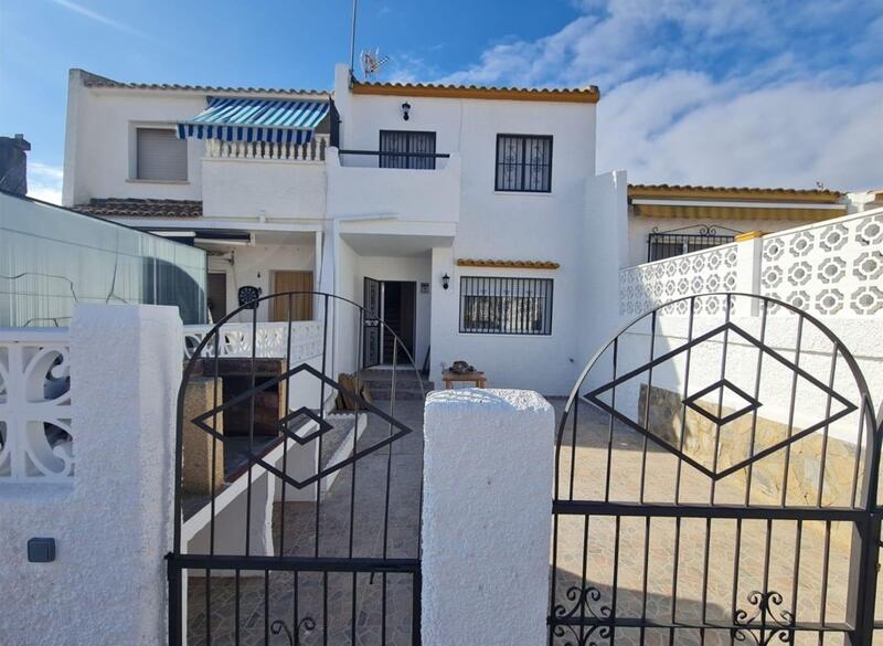 Villa til salg i Playa Flamenca, Alicante