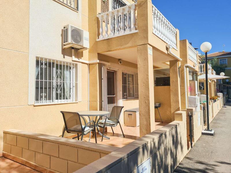 Villa en venta en Torrevieja, Alicante