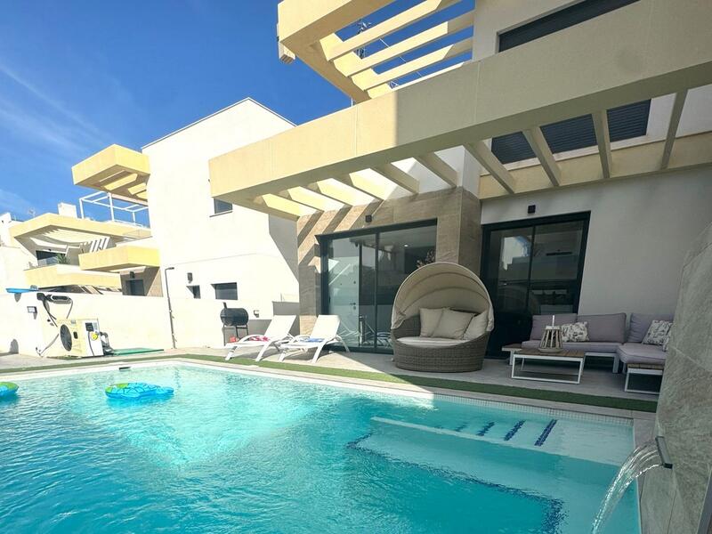 Villa for sale in Los Montesinos, Alicante