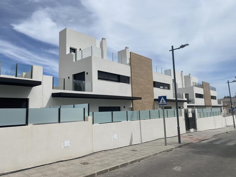 Villa en venta en Villamartin, Alicante