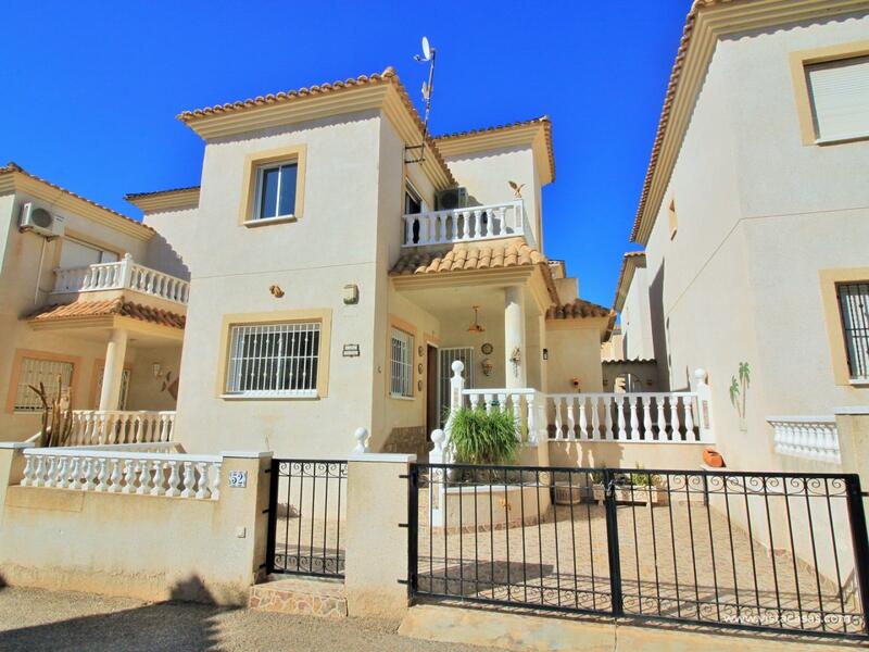 Villa till salu i La Zenia, Alicante