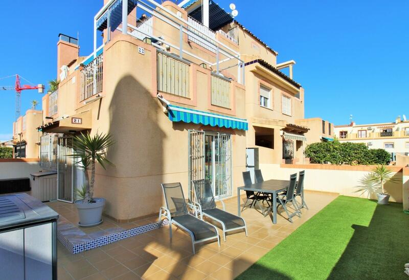 Villa à vendre dans La Zenia, Alicante