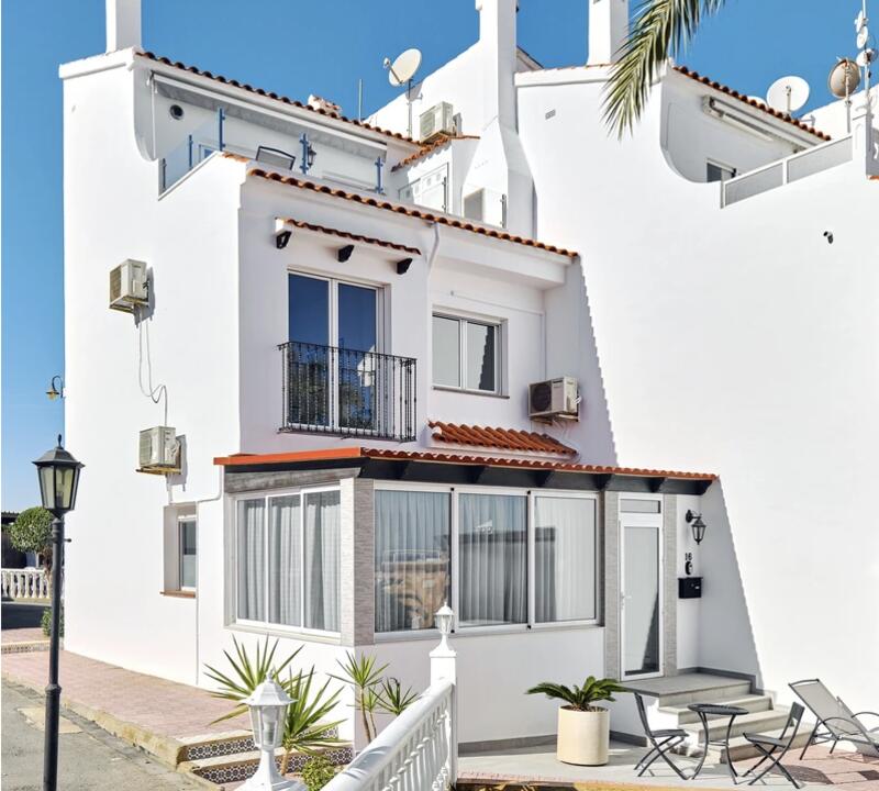 Villa en venta en La Mata, Alicante