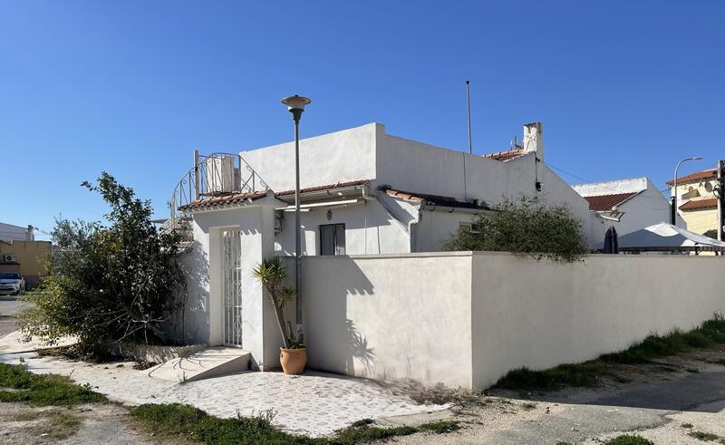 Villa til salgs i Torrevieja, Alicante