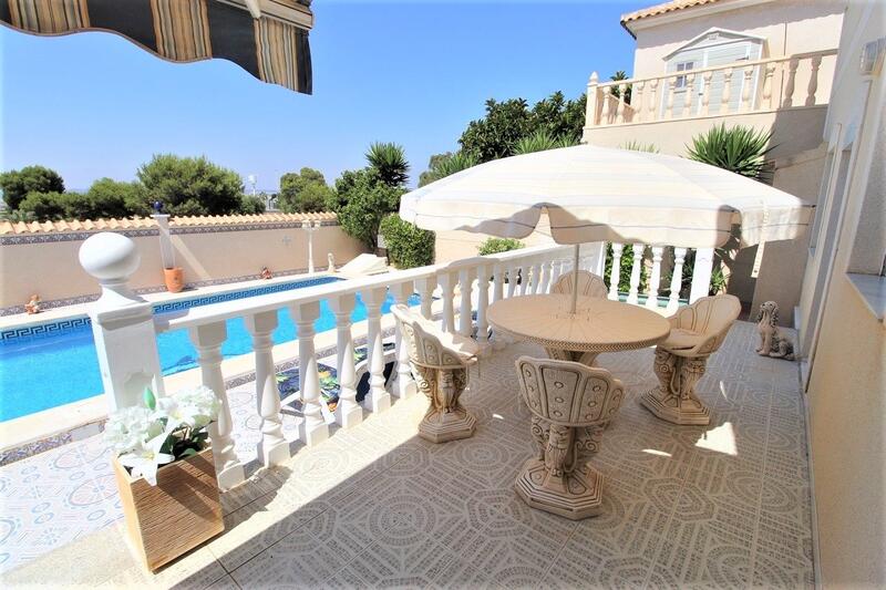 Villa for sale in Torrevieja, Alicante