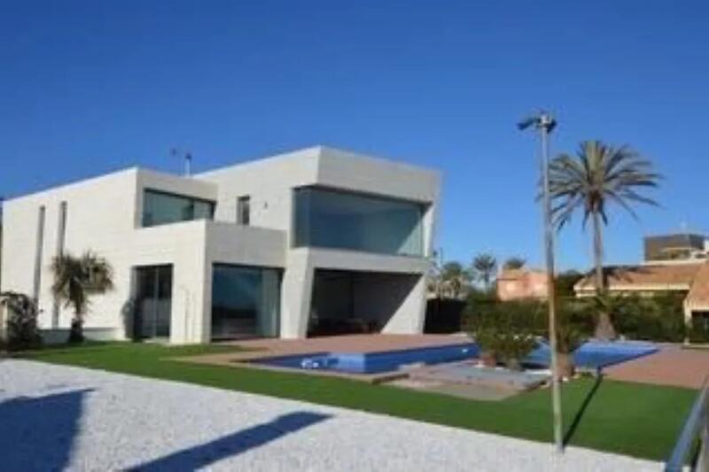 6 bedroom Villa for sale