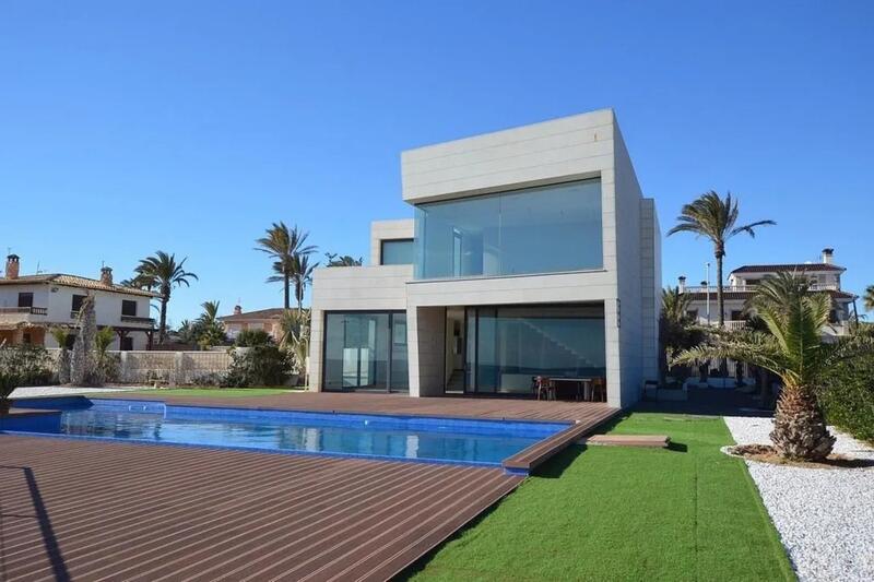 6 bedroom Villa for sale