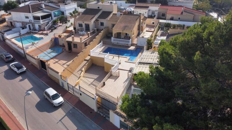 Villa en venta en Torrevieja, Alicante