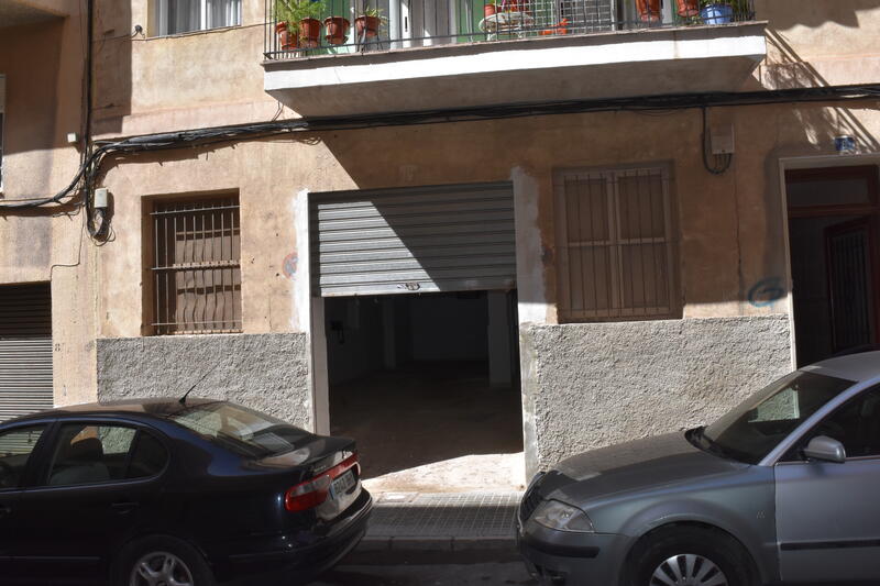 Commercieel vastgoed Te koop in Crevillent, Alicante
