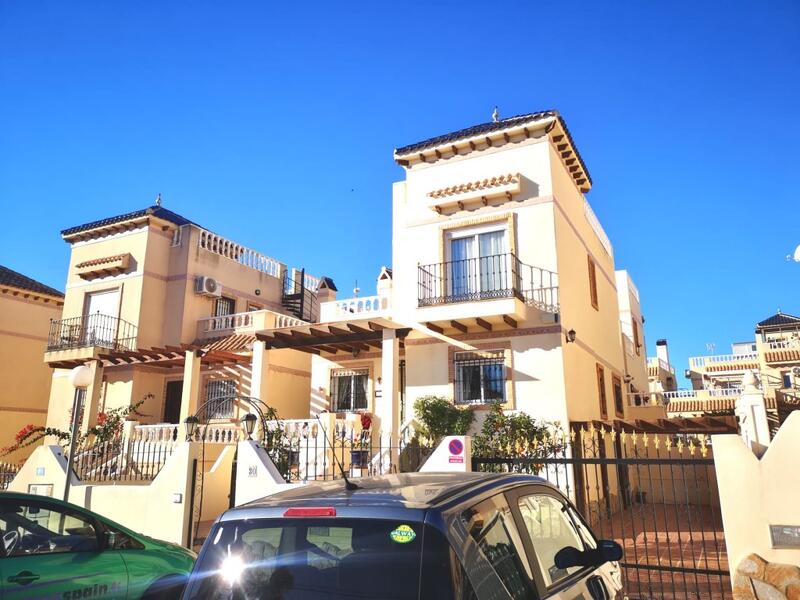 Villa en venta en Playa Flamenca, Alicante