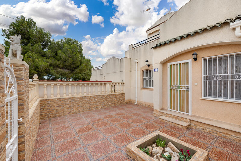 Villa Te koop in Playa Flamenca, Alicante