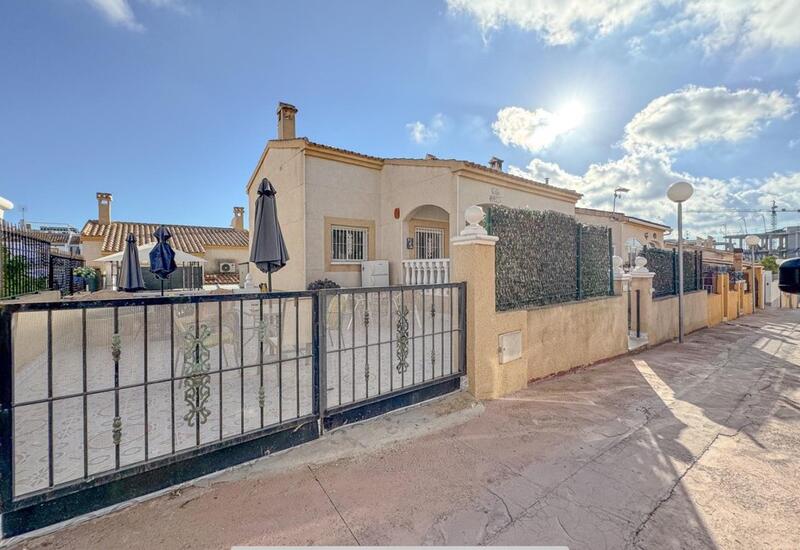 Villa for sale in Playa Flamenca, Alicante