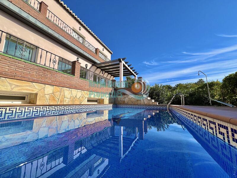 Villa en venta en Valle Niza, Málaga