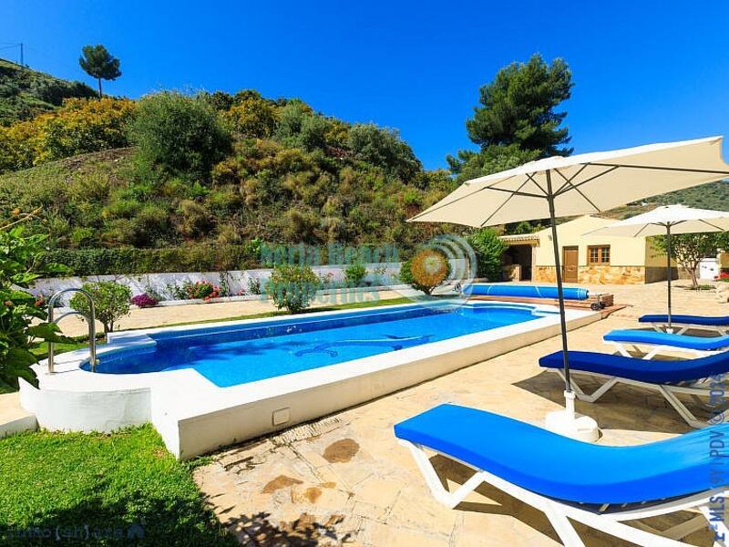 Villa en venta en Nerja, Málaga